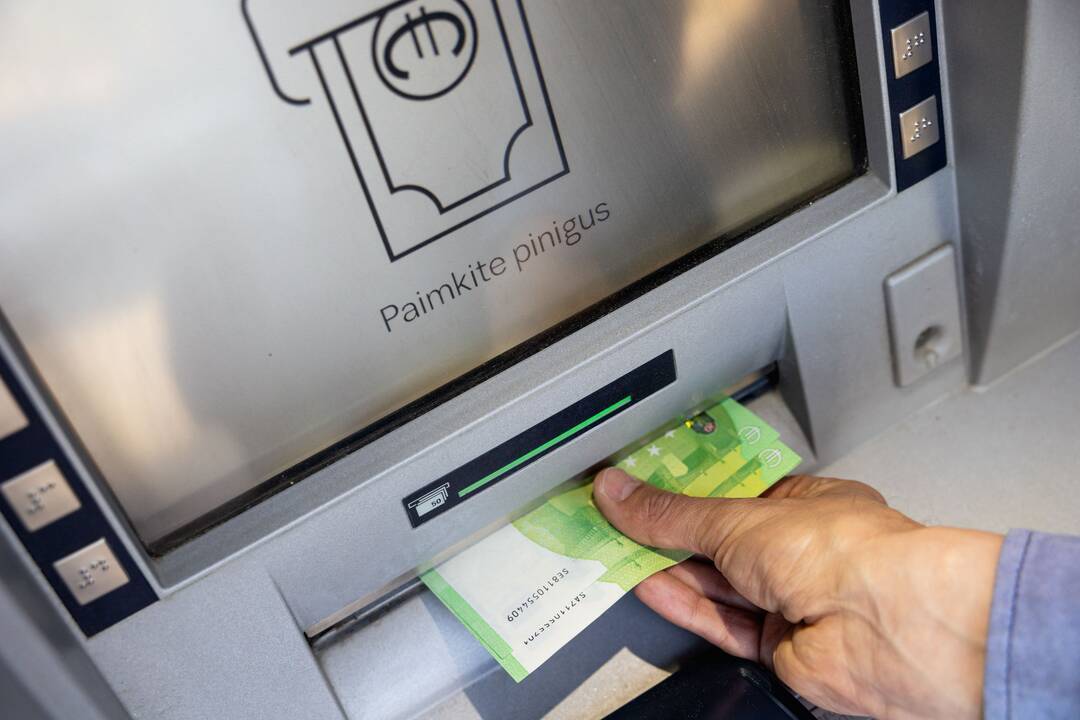 Rekordiniai bankų pelnai kelia diskusijas dėl šio mokesčio pratęsimo