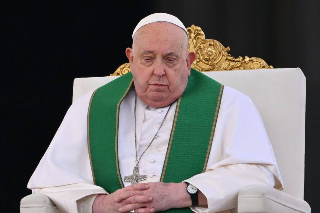 Vatikanas: popiežius po dviejų bronchospazmo priepuolių ligoninėje išmiegojo visą naktį