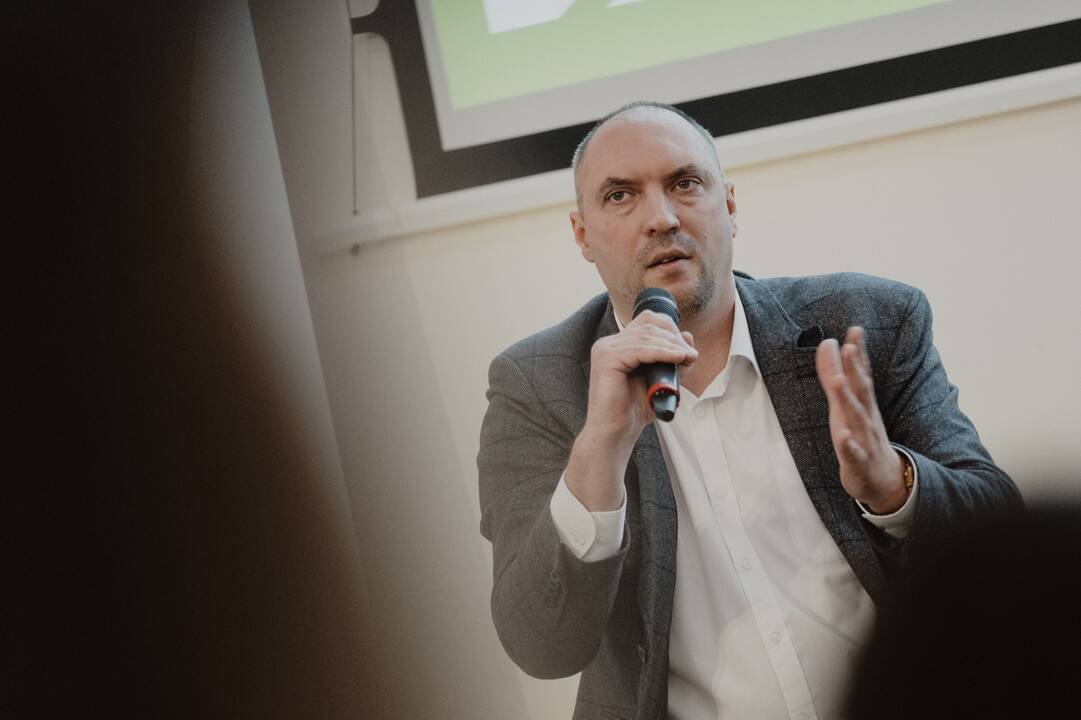 Prieš: dažnai tie patys žmonės protestuoja prieš viską – nuo vakcinų iki seksualinių mažumų.