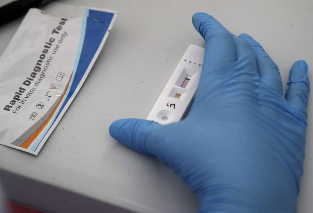 Sergamumas COVID-19 ir toliau sparčiai auga: įspėja dėl testų