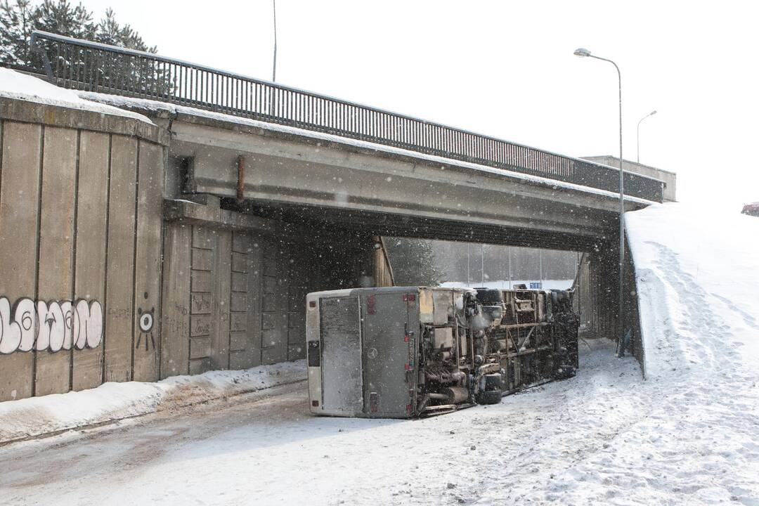 Susidarius plikledžiui, traumų ir eismo įvykių padaugėja dvigubai