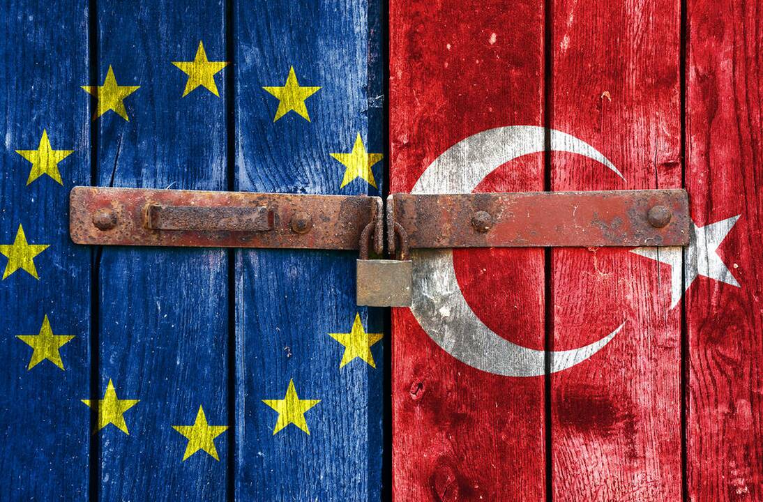 ES siūlo Turkijai palengvinti pabėgėlių naštą mainais į griežtesnę sienų kontrolę