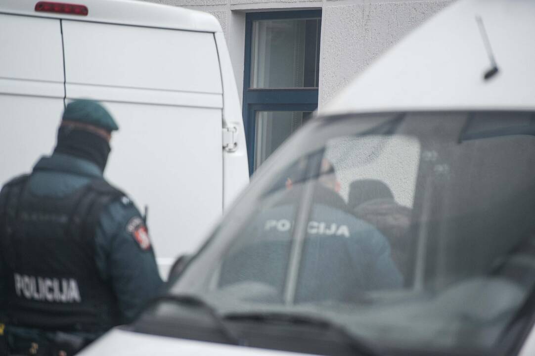 Įtariami I. Strazdauskaitės žudikai atvesti į teismą