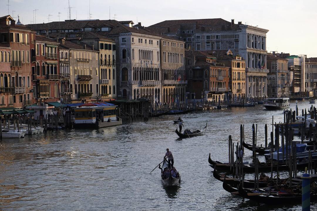 Venecijos mero sprendimas uždrausti gėjų paradus sulaukė protestų