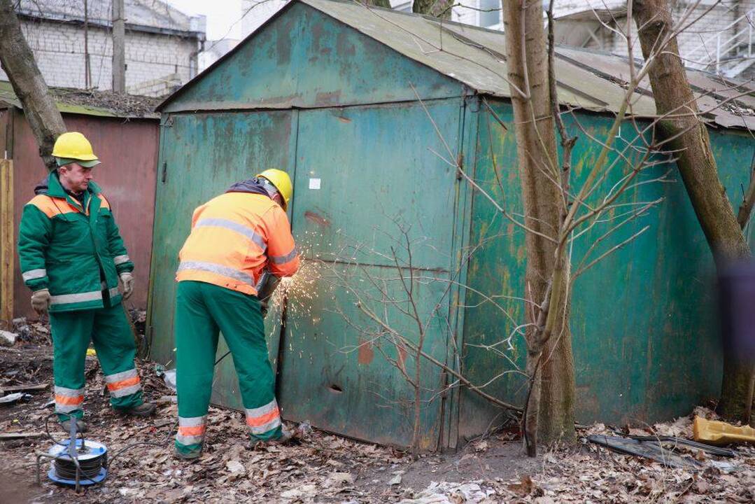 Kauniečių garažai keliauja į metalo supirktuves