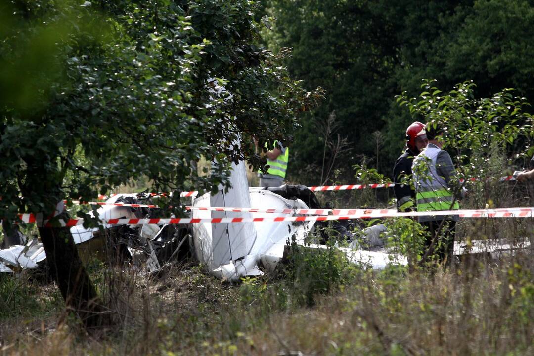 Lenkijoje sudužo lėktuvas, kuriuo skrido 12 žmonių