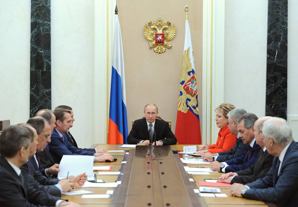 Viešumoje nesirodantis V. Putinas kursto gandus apie jo pašlijusią sveikatą