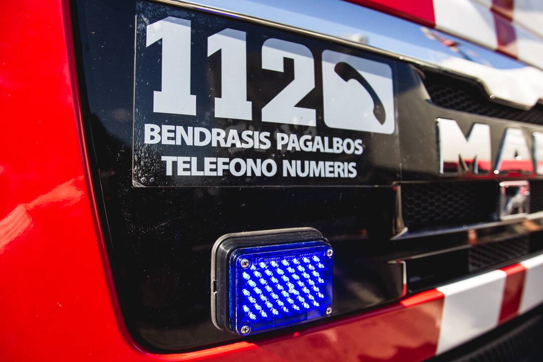 Klaipėdos rajone į tvenkinį įvažiavo automobilis
