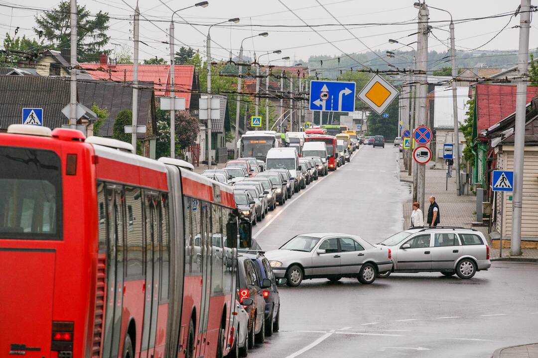 Miestai tampa lėto eismo zonomis