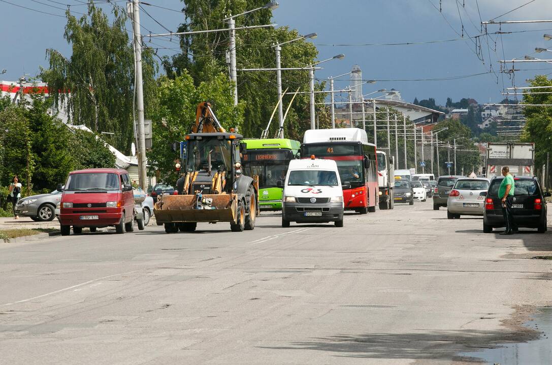 Graudi realybė: kaip bus gelbėjamas Raudondvario plentas