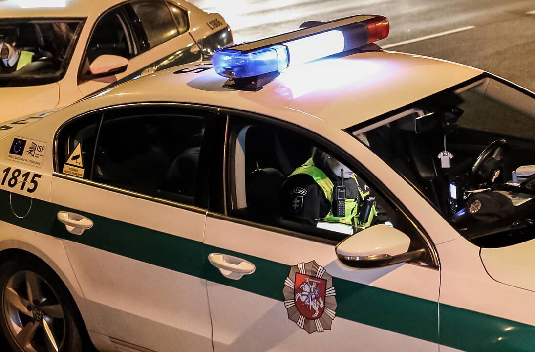 Į darbą nebespėjo: teks sumokėti baudą ir atiduoti vairuotojo pažymėjimą