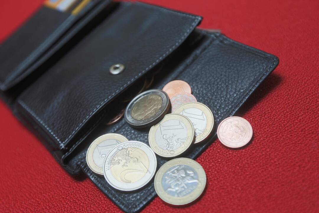 Nuo kitų metų turėtų keistis biudžetininkų algos