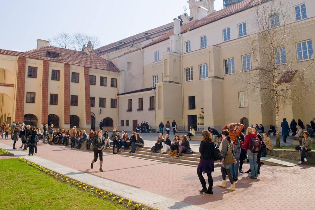 Lietuvos universitetai dėstytojų ieško užsienyje