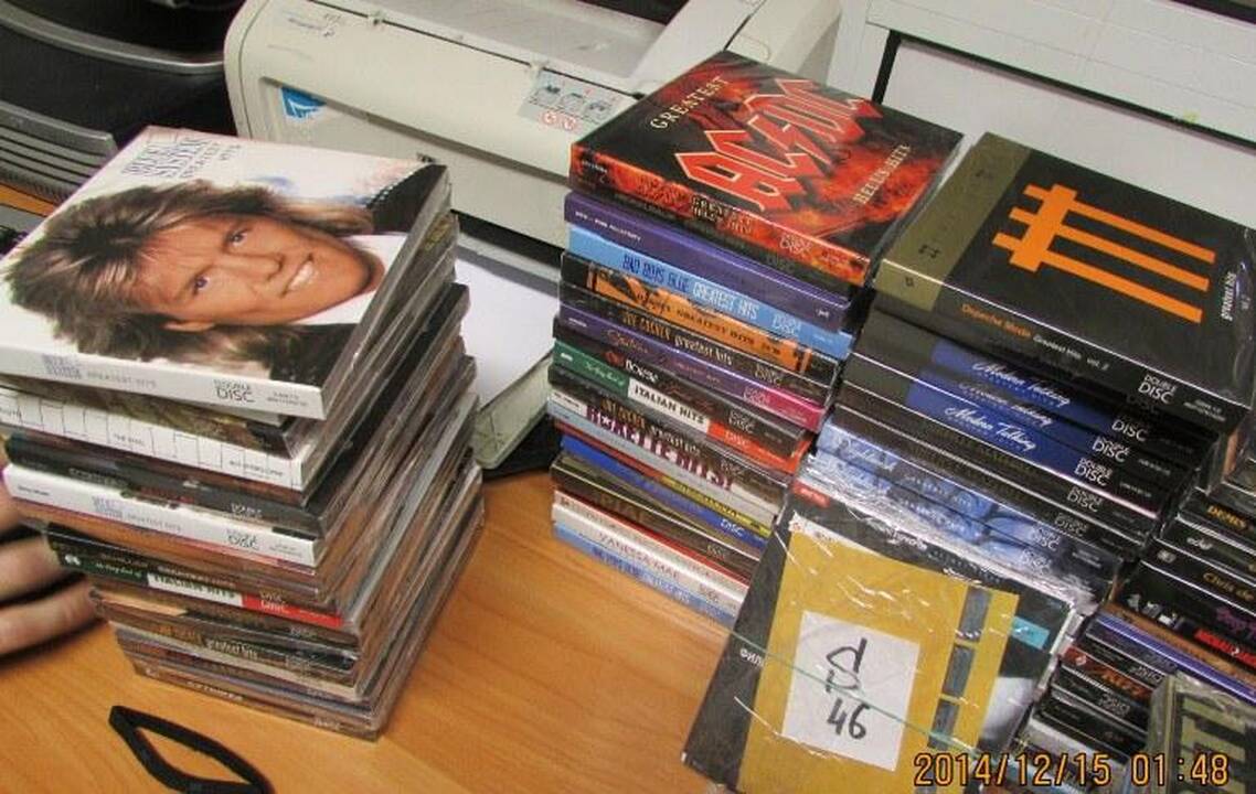 Muitininkų laimikis: segtukai, siūlai ir muzikos įrašai