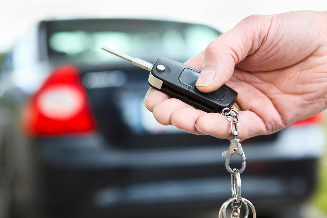 Autoserviso darbuotojas girtas įkliuvo su kliento automobiliu