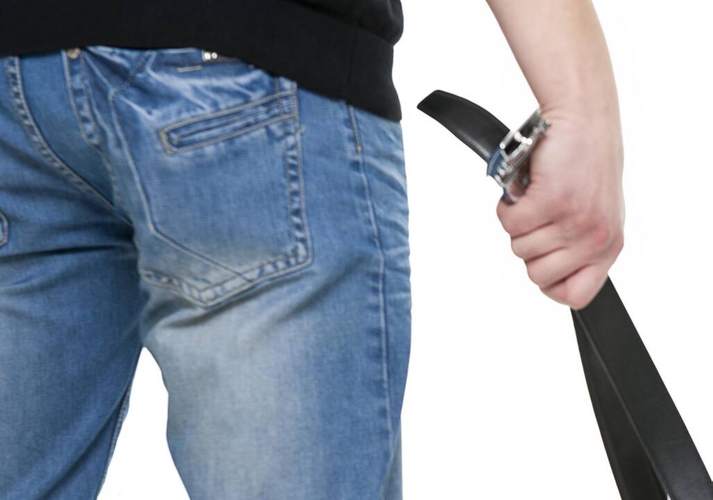 Diržu sūnų sumušęs jurbarkiškis uždarytas į areštinę