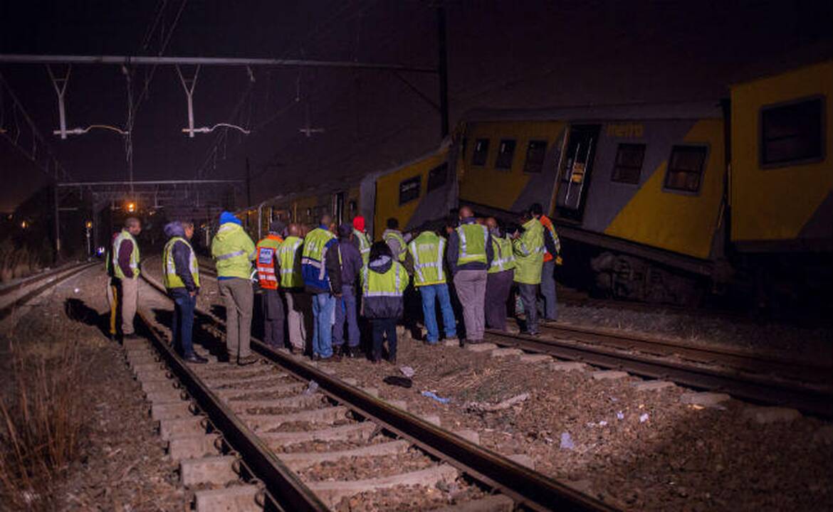 Pietų Afrikoje per traukinių susidūrimą sužeista per 200 keleivių