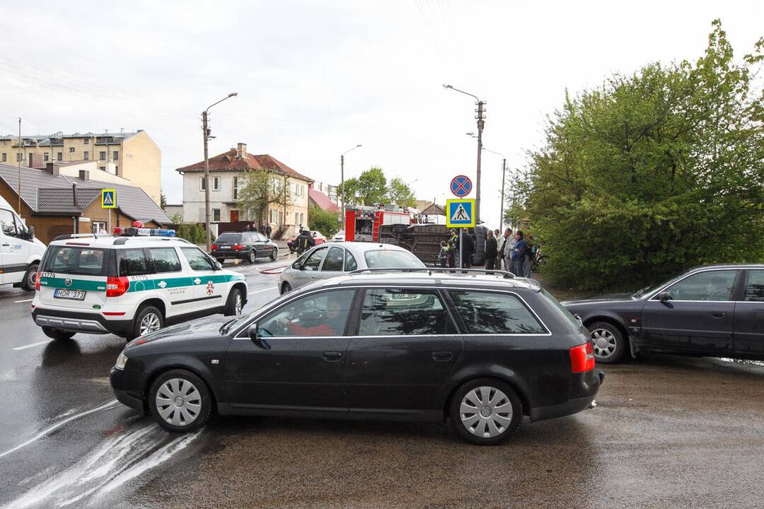 Apvirto maršrutinis autobusas