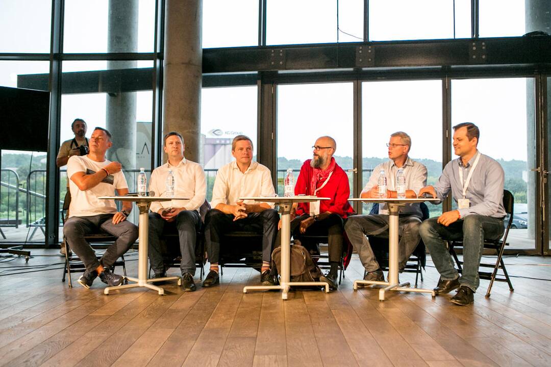 Diskusija : Vilnius vs Kaunas : kas ką vejasi?