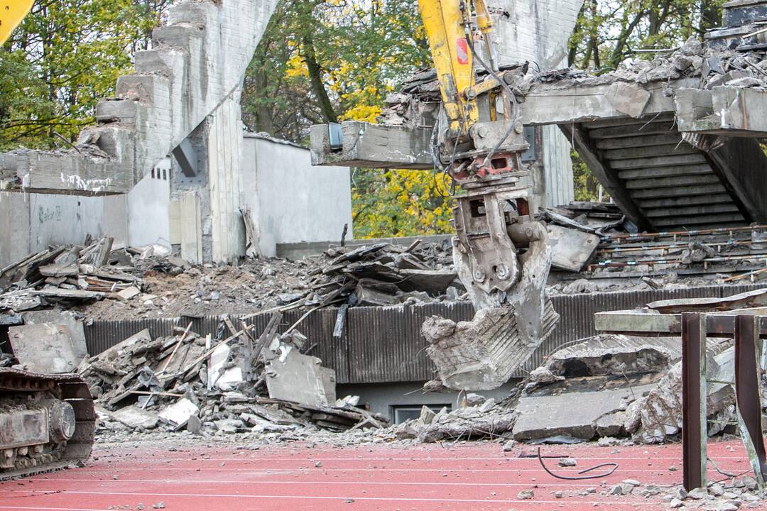 Pradėtos griauti Kauno stadiono tribūnos