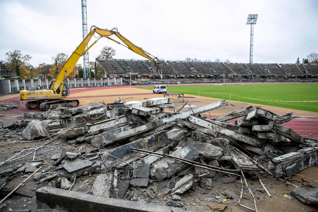 Pradėtos griauti Kauno stadiono tribūnos