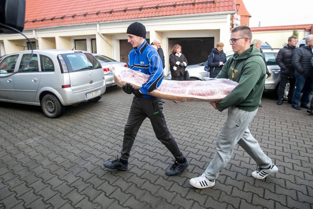 Ūkininkai Kauno kunigų seminarijai dovanojo žemės ūkio gėrybių