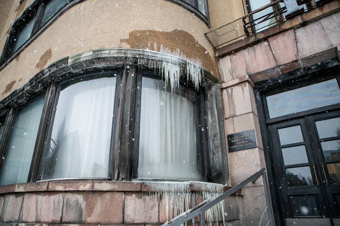 Kauno centrinį paštą užliejo vanduo