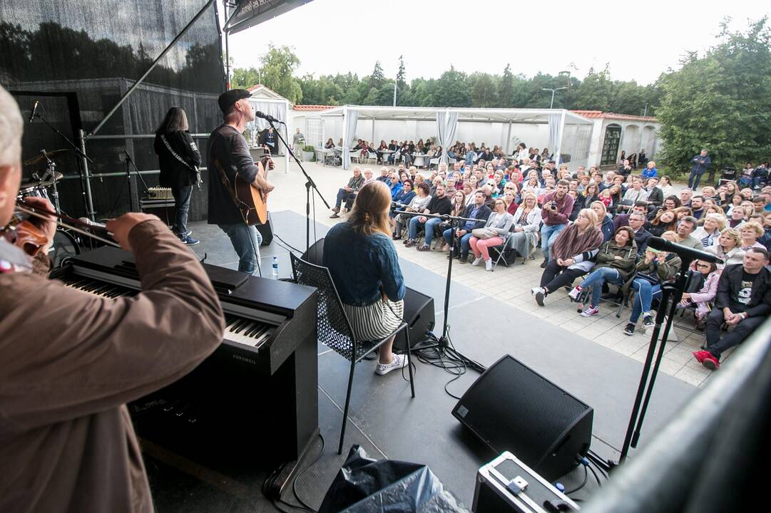 Andrius Kaniava ir grupė "Pasirodymas" 