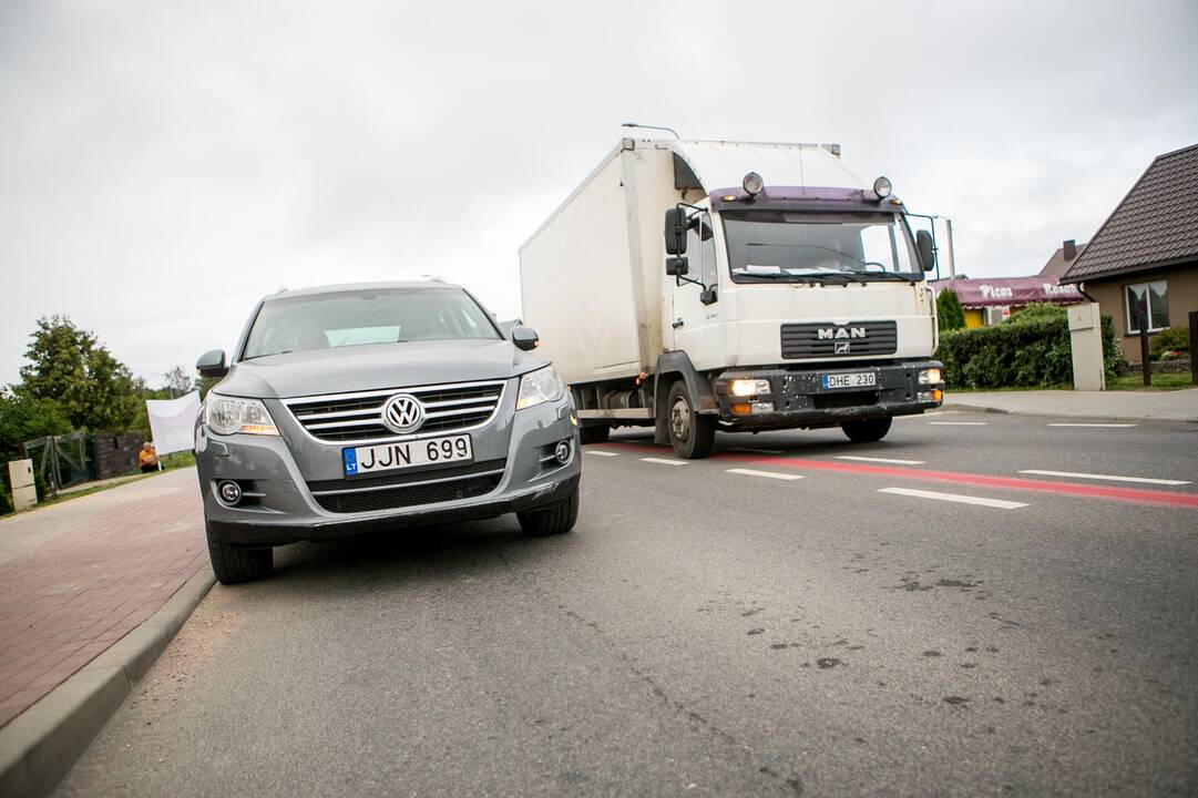 Protesto akcija prieš sunkiasvorius automobilius