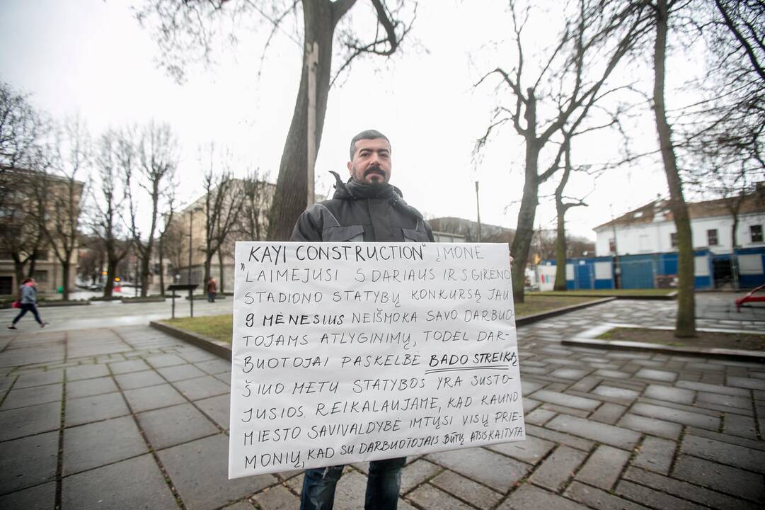 Stadioną statančių turkų protestas