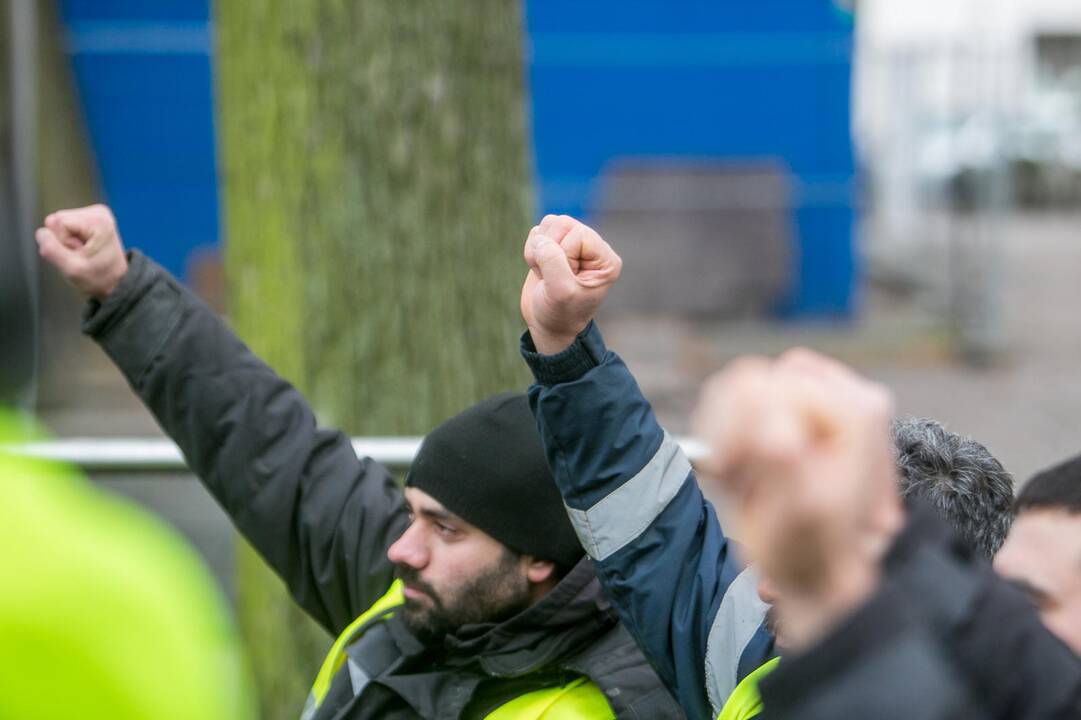 Stadioną statančių turkų protestas