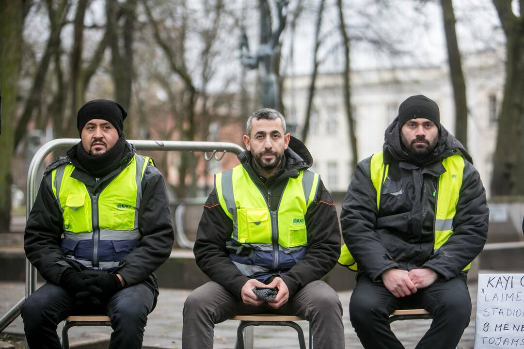 Stadioną statančių turkų protestas
