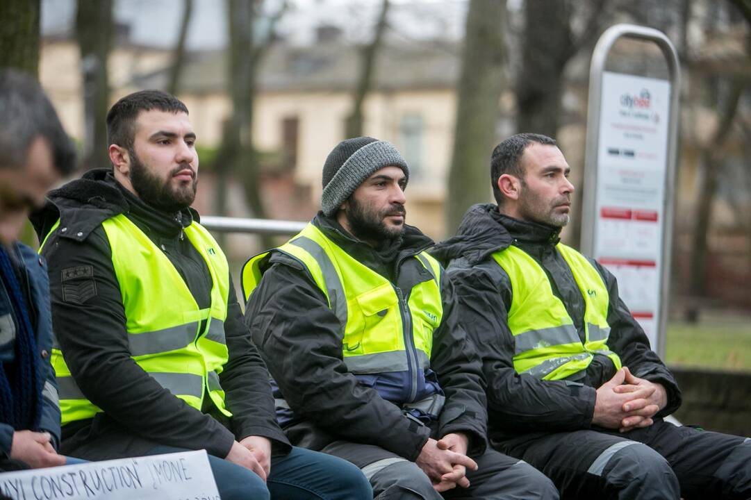 Stadioną statančių turkų protestas