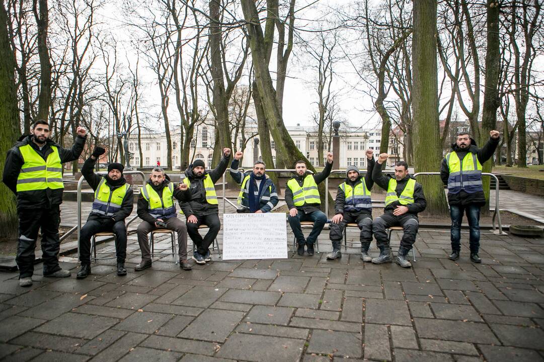 Stadioną statančių turkų protestas