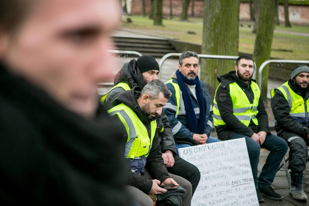 Stadioną statančių turkų protestas