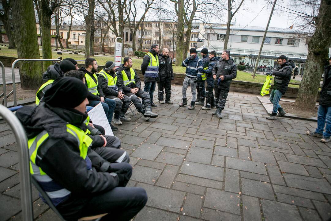 Stadioną statančių turkų protestas