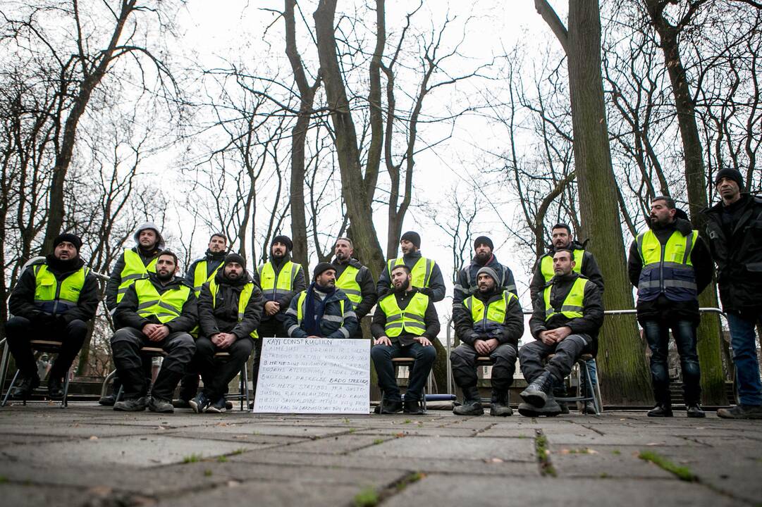Stadioną statančių turkų protestas