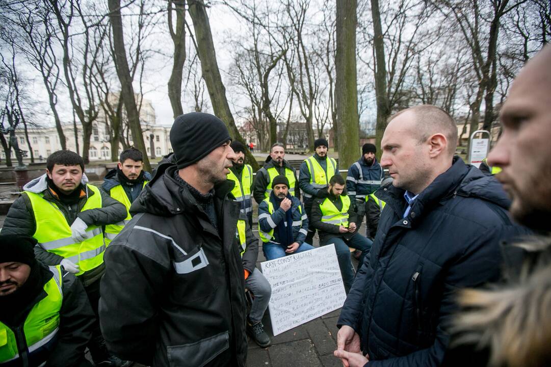 Stadioną statančių turkų protestas