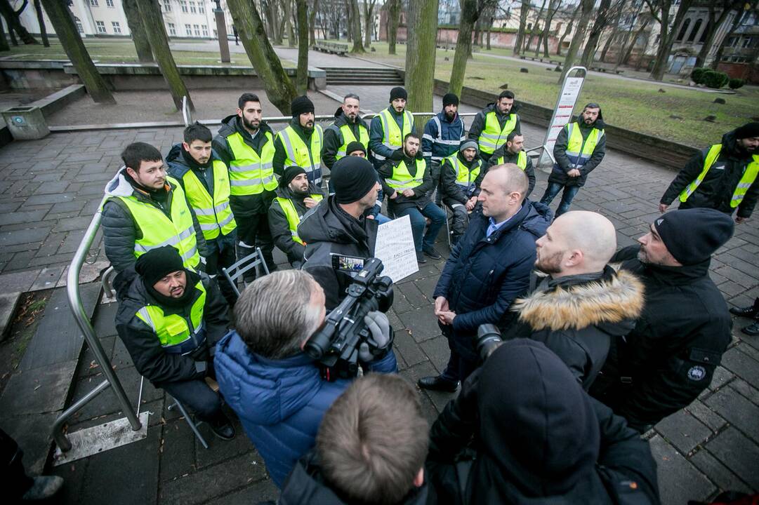Stadioną statančių turkų protestas