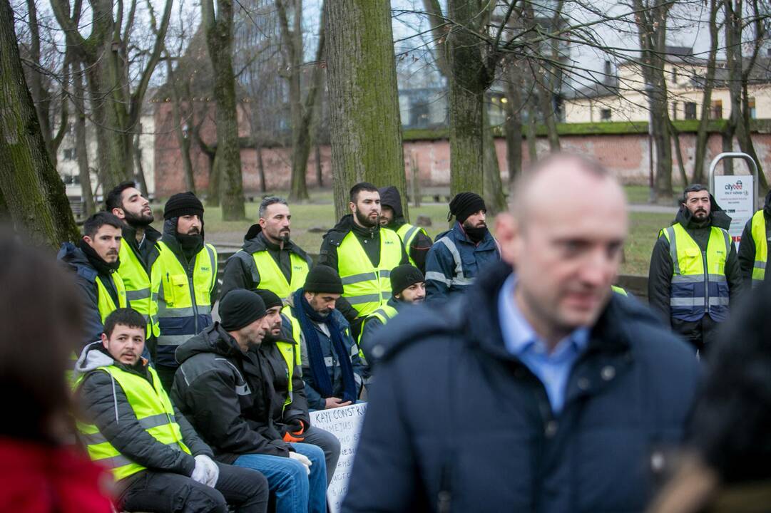 Stadioną statančių turkų protestas