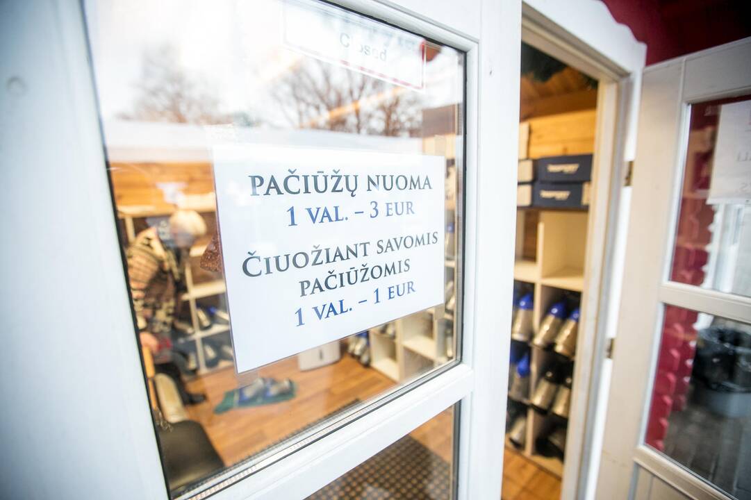 Džiaugsmai Raudondvario dvaro čiuožykloje