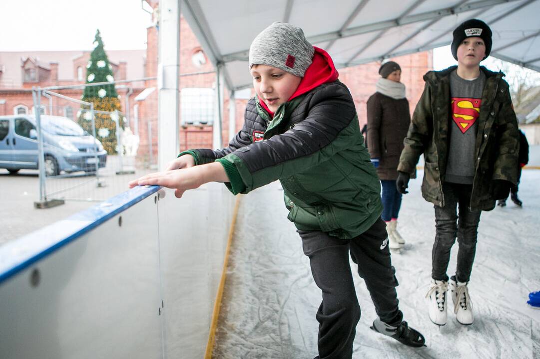 Džiaugsmai Raudondvario dvaro čiuožykloje