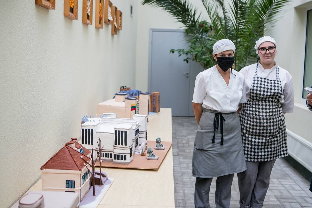 Tarpukario modernistiniai pastatai virto tortais