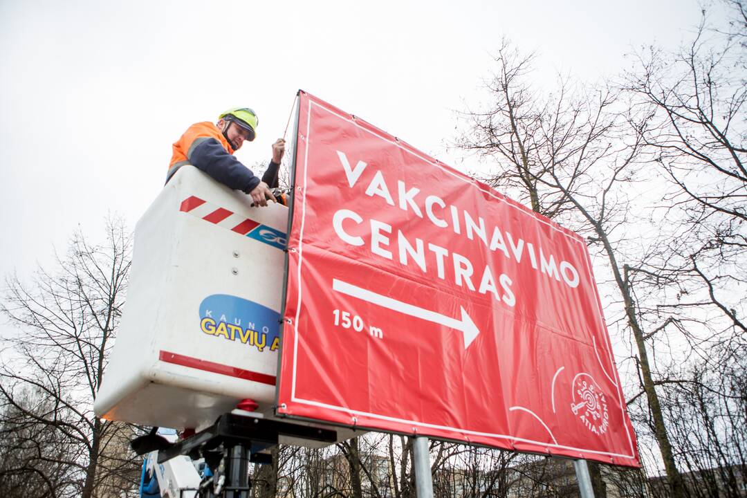 Darbą pradeda didžiausias vakcinavimo centras Lietuvoje – Kauno ledo rūmai