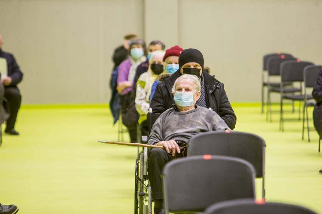 Darbą pradeda didžiausias vakcinavimo centras Lietuvoje – Kauno ledo rūmai