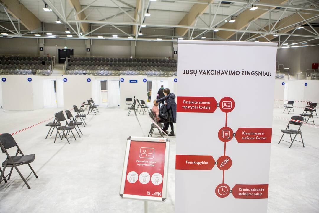 Darbą pradeda didžiausias vakcinavimo centras Lietuvoje – Kauno ledo rūmai
