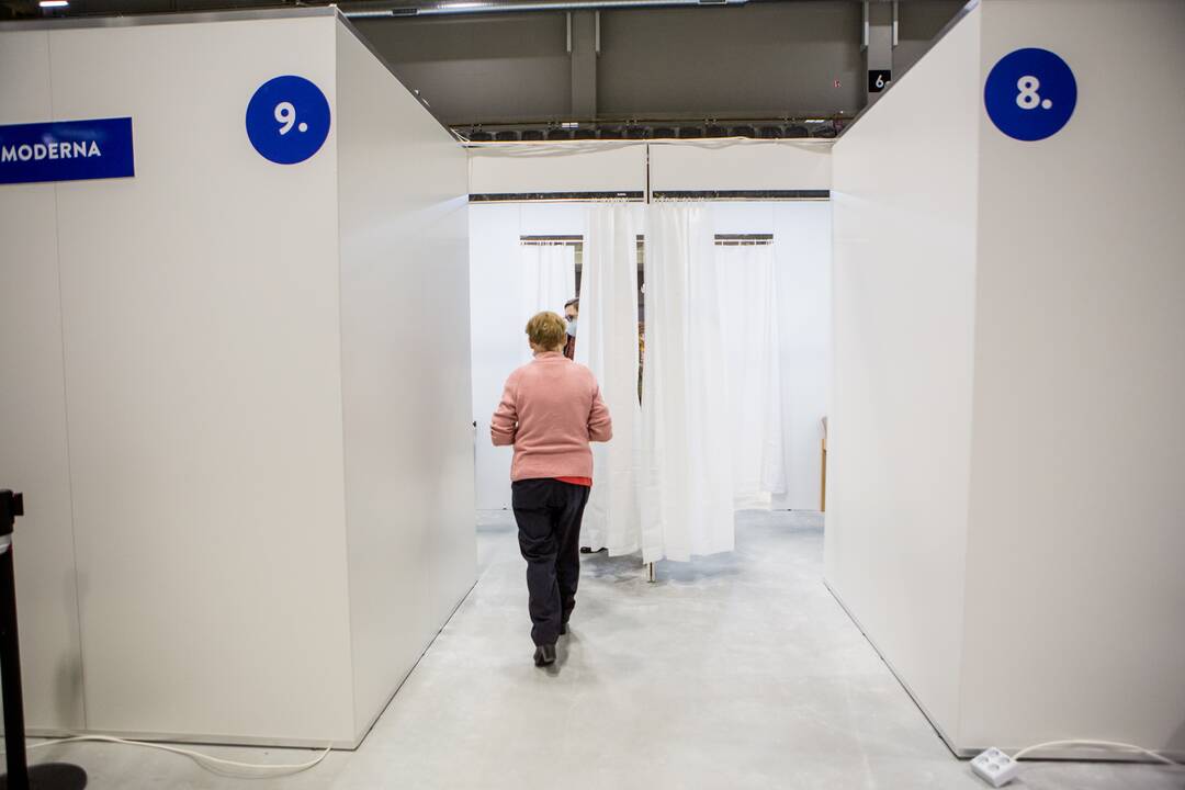 Darbą pradeda didžiausias vakcinavimo centras Lietuvoje – Kauno ledo rūmai