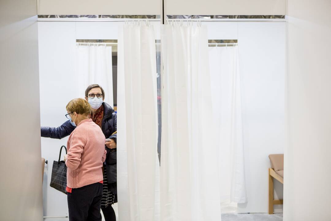 Darbą pradeda didžiausias vakcinavimo centras Lietuvoje – Kauno ledo rūmai