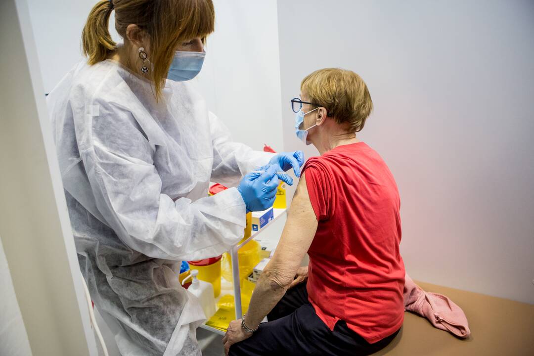Darbą pradeda didžiausias vakcinavimo centras Lietuvoje – Kauno ledo rūmai