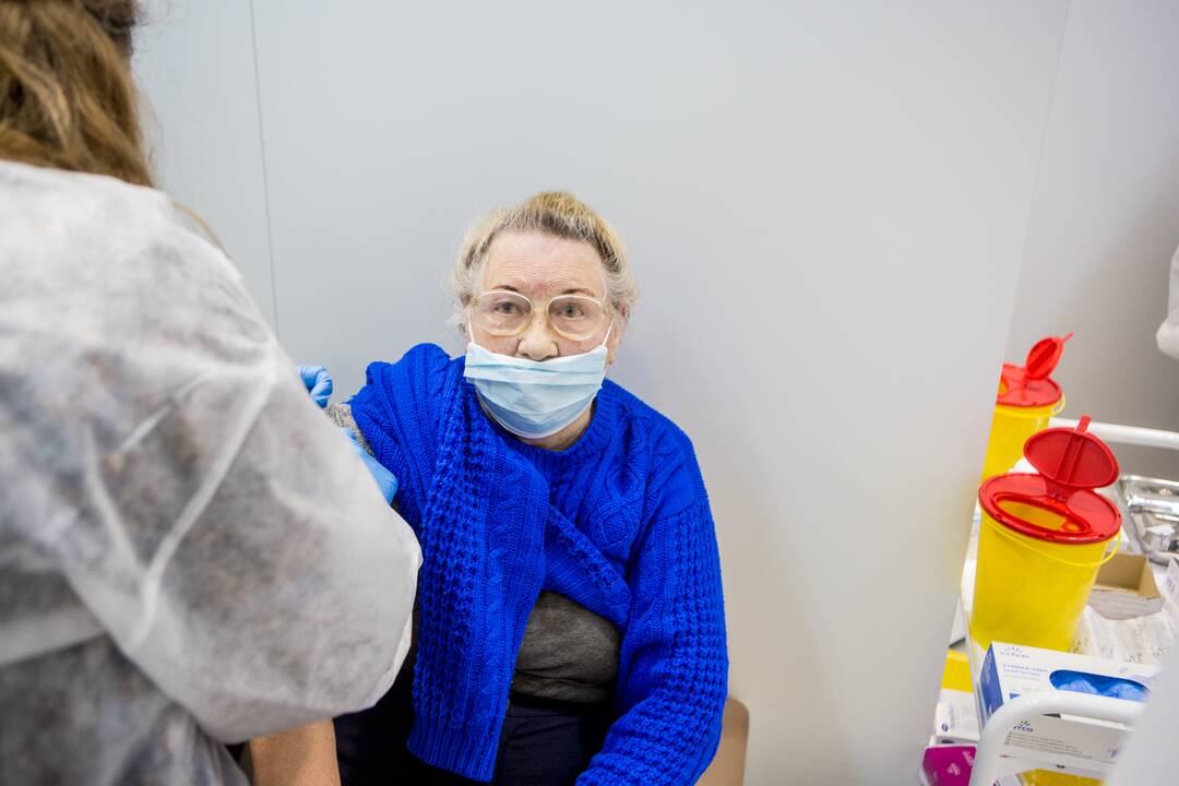 Darbą pradeda didžiausias vakcinavimo centras Lietuvoje – Kauno ledo rūmai